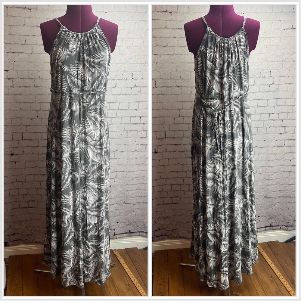 Gap Maternity large gray and white maxi dress